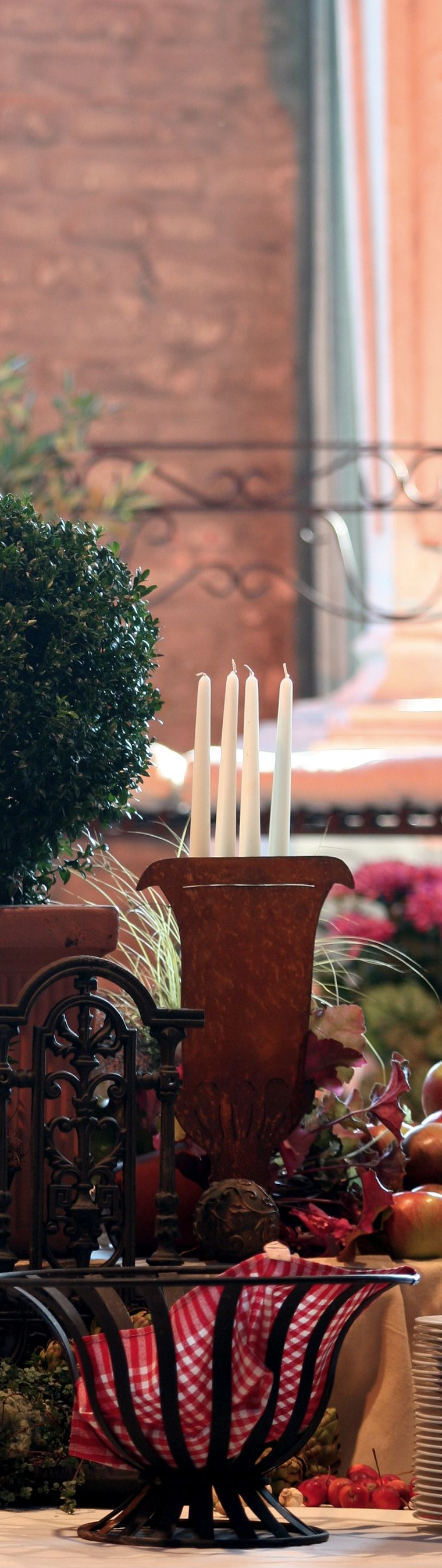 Aussergewöhnliche Event- und Buffetdetails - Klicken Sie hier, BALZER-CREATIVE-Buffetdetails-angelehnt-Thema-Moulin-Rouge