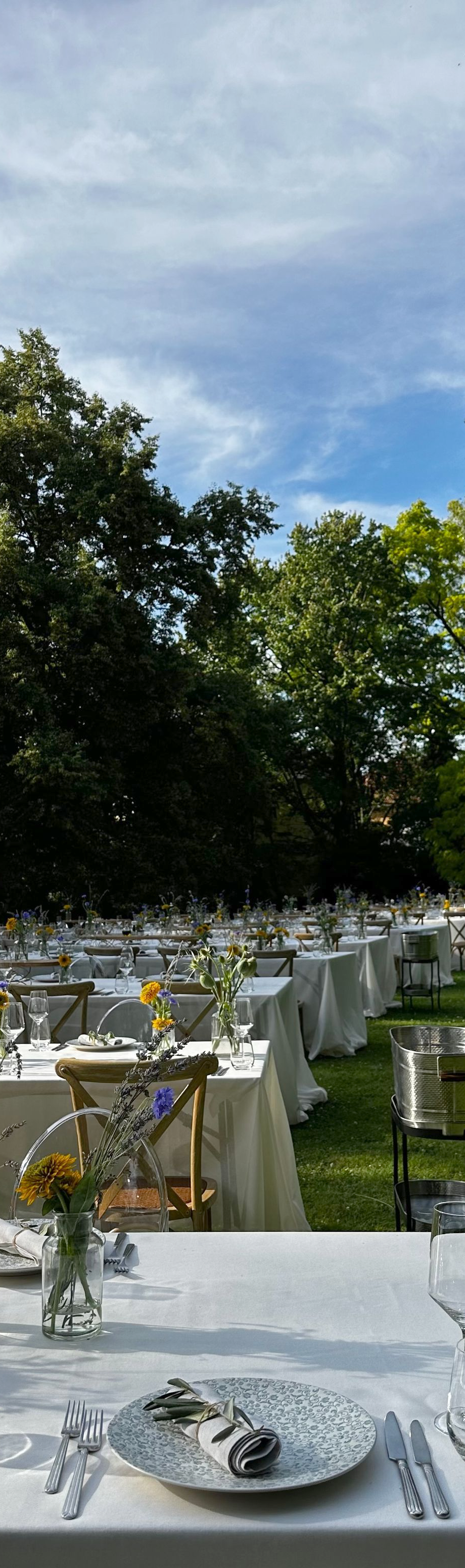 Bild 1: Exklusiver VIP-Event in Potsdam - Bild 2: Sommerfest im Park BALZER-PREMIUM-Hofgut-Huenersdorff-Sommerfest-im-Park