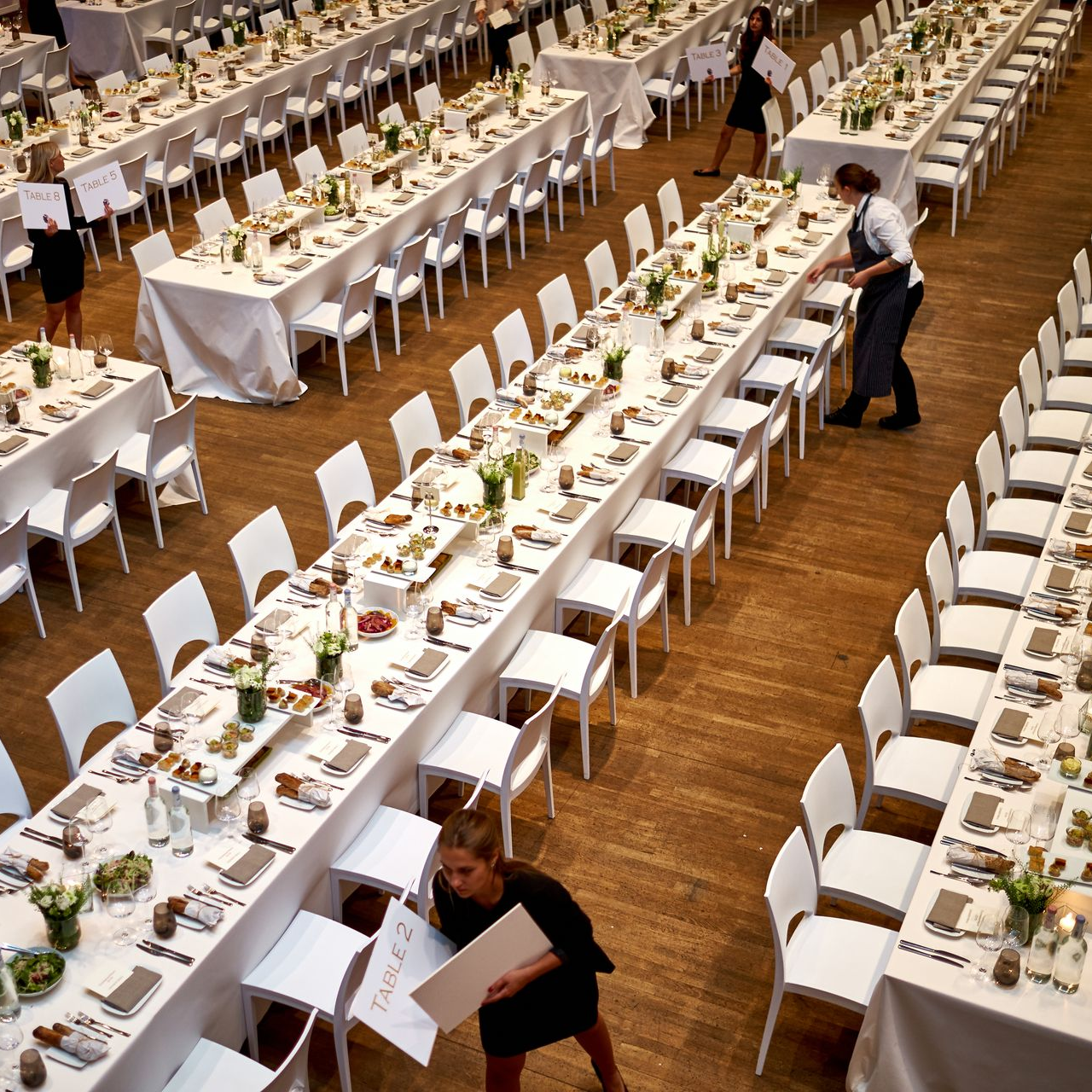 Creative Line - Event für 400 internationale Gäste, Speisen für neun internationale Religionen - Hoverbild: Blick in den Großen Saal während Vortrag BALZER-DMC-INCOMING-PARTNER-Creative Line-Dinner-400-internationale-Gäste