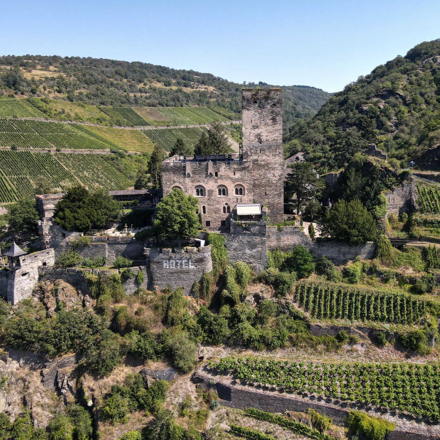 1st image – Pfalzgrafenstein Castle in the Rheingau region is well worth a visit – 2nd image: Gutenfels Castle in the Rheingau region BALZER-DMC-INCOMING-PARTNER-Rheingau-Burg-Gutenfels