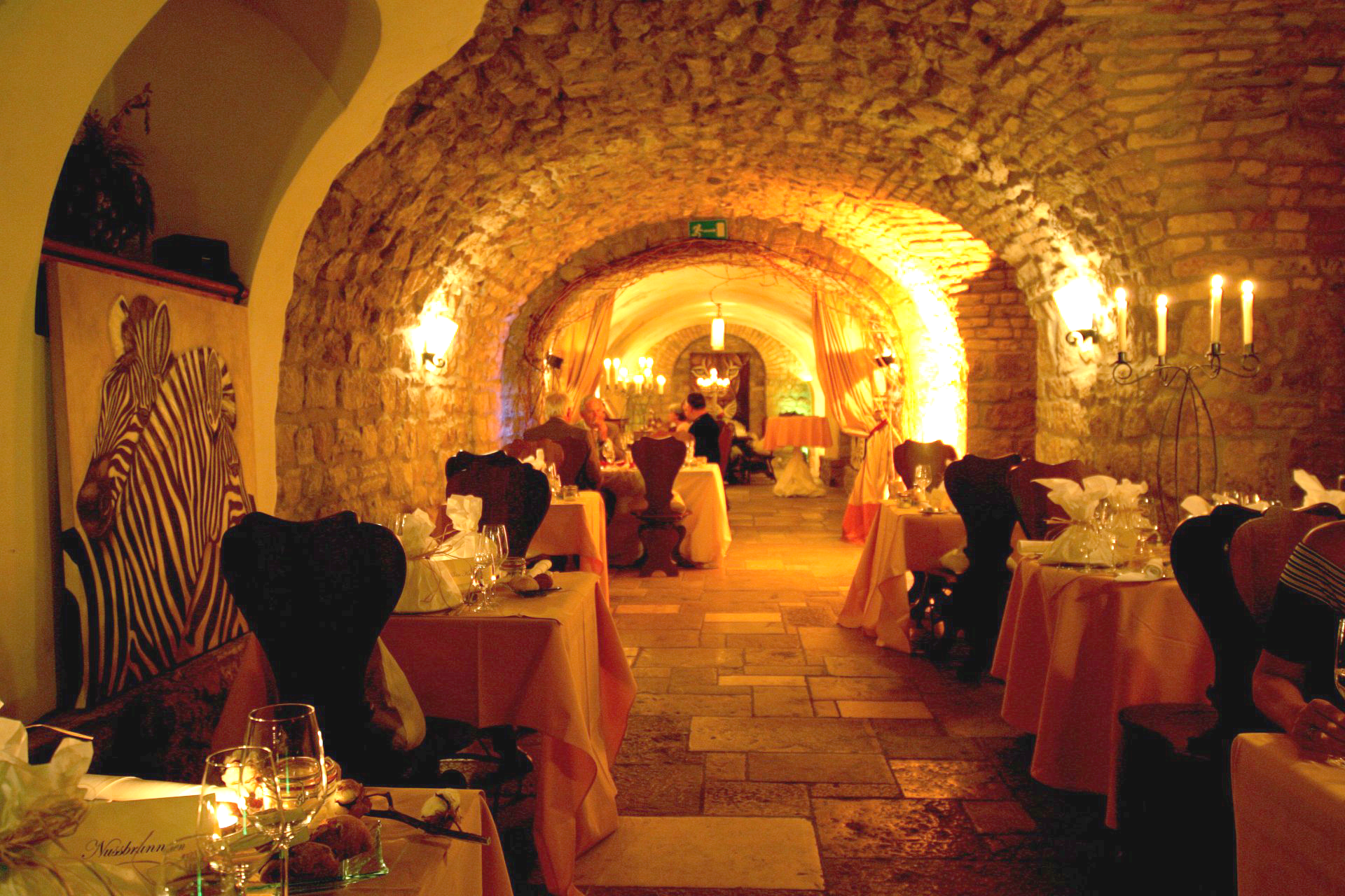 BALZER History with restaurants at Reinhartshausen Castle, Rheingau – here the Balzers Schlosskeller gourmet restaurant