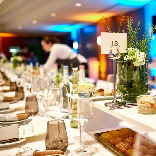 Creative Line - Dinner für 400 internationale Gäste im Zoo Gesellschaftshaus BALZER-Creative Line - Dinner für 400 internationale Gäste in Frankfurt
