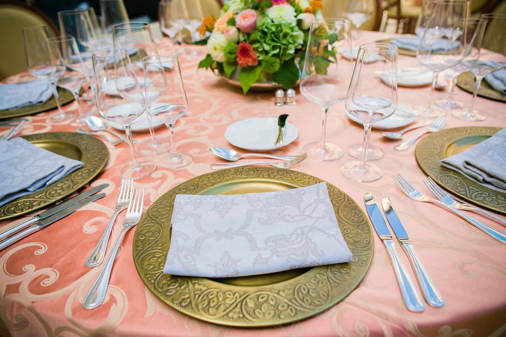 BALZER PREMIUM Exclusive VIP Event Place Setting with Bronze-Colored Underplates