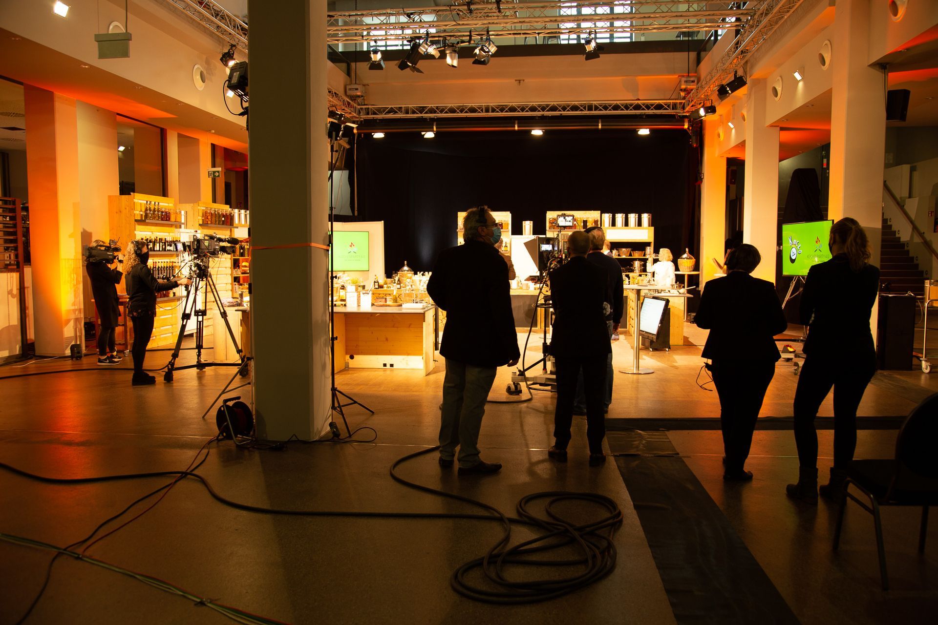 BALZER-CREATIVE-LINE-Digitale-Kundenveranstaltung-mit-Moderation-Wettkochen-Chats