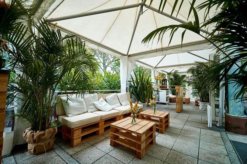 BALZER-DMC-INCOMING-PARTNER-Kongress-und-Galaabend-400-Gaeste-Outdoor-Lounge