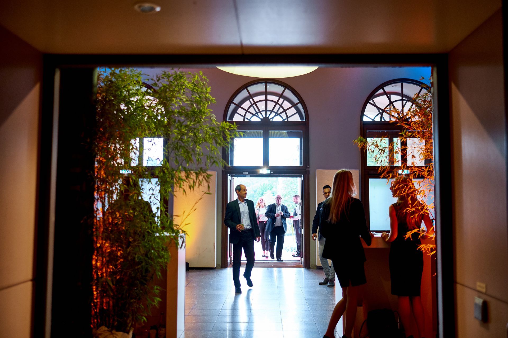 BALZER-DMC-INCOMING-PARTNER-Kongress-und-Galaabend-400-Gaeste-Outdoor-Hauptfoyer-Registrierung