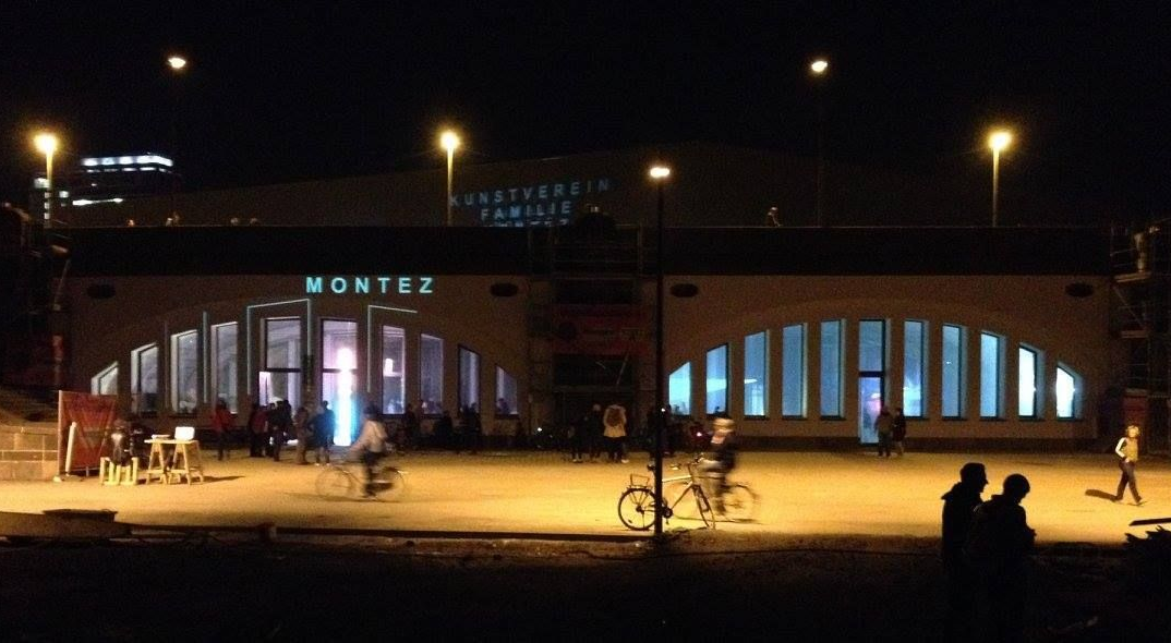 Honsell Bridge event location at night BALZER Event Locations Honsellbruecke Family Montez