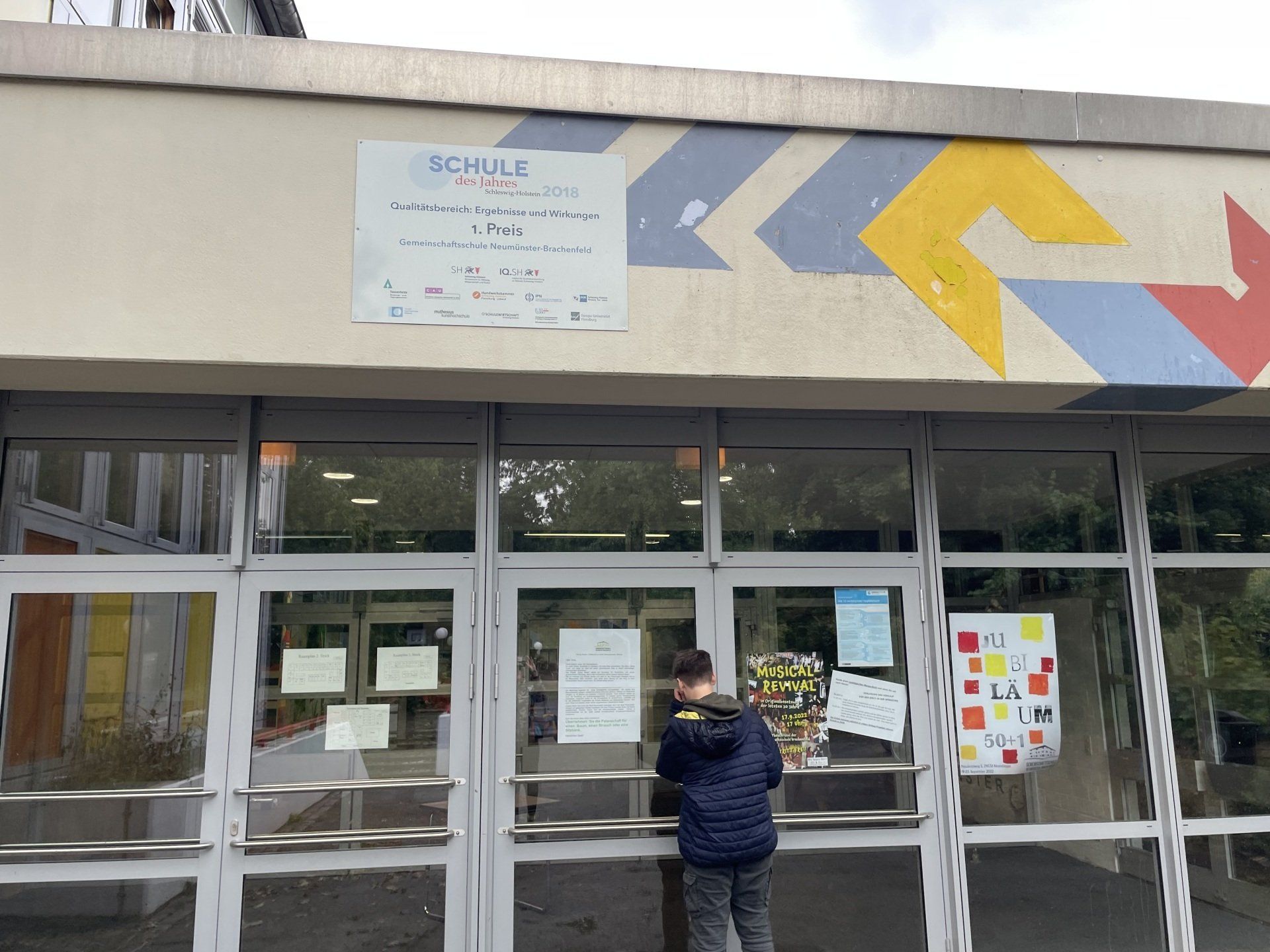 Seiteneingang IGS Neumünster Brachenfeld