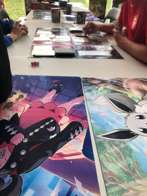 initiation et échange de cartes pokemon