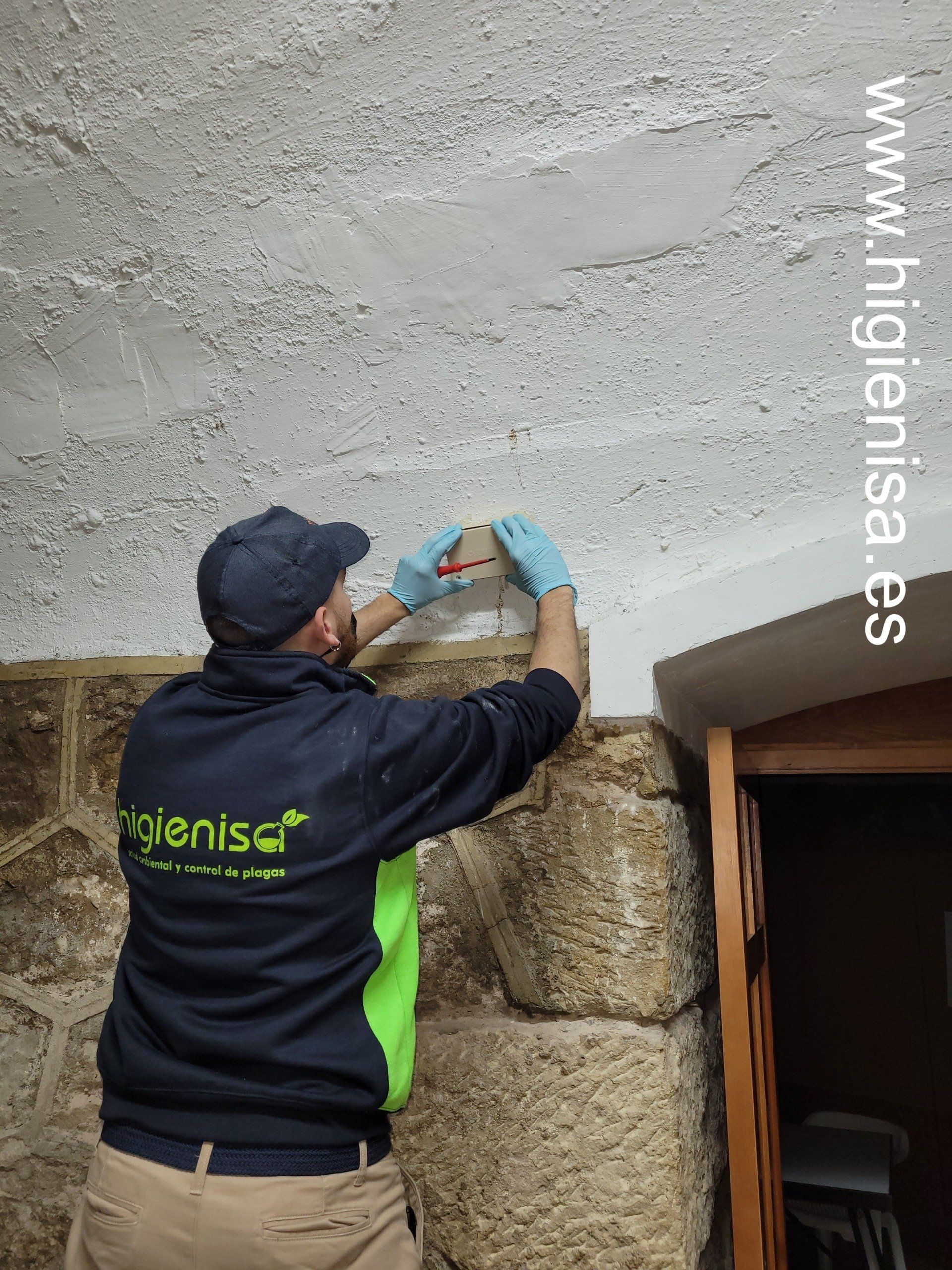 control de termitas con cebo SentriTech control de termitas con cebos