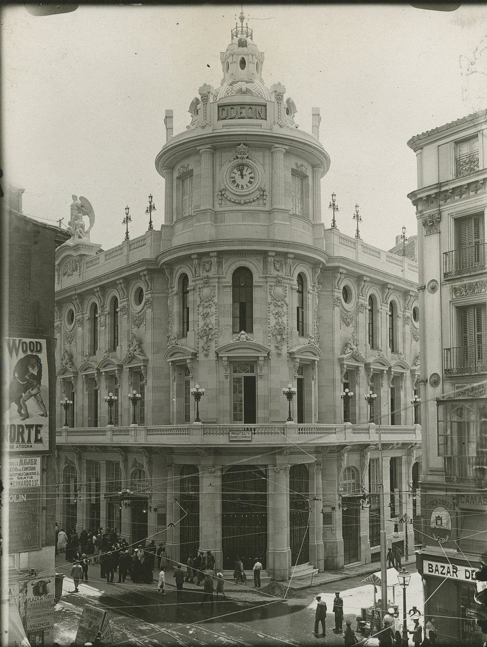 Aspecto exterior del teatro Odeón (1917)