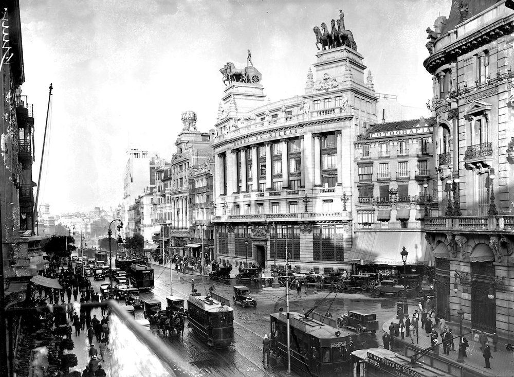 Impresionante vista del inicio de la calle de Alcalá (1928)