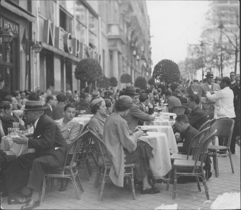 Terrazas de Madrid durante la Fiesta del Trabajo (1935)