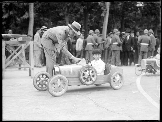 Fiesta del coche en el Retiro (1929) Fiesta del coche en el Retiro (1929)