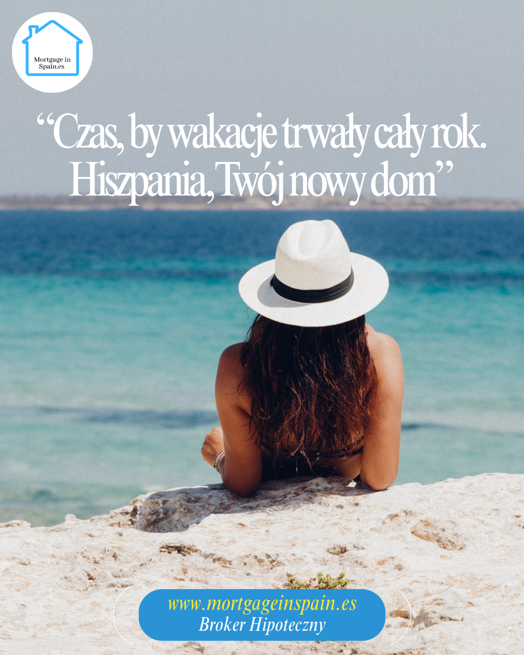 pośrednik kredytowy w Hiszpanii Kobieta w kapeluszu siedzi nad morzem w Hiszpanii. Napis: „Czas, by wakacje trwały cały rok. Hiszpania, Twój nowy dom”. Reklama Mortgage in Spain – Broker Hipoteczny.