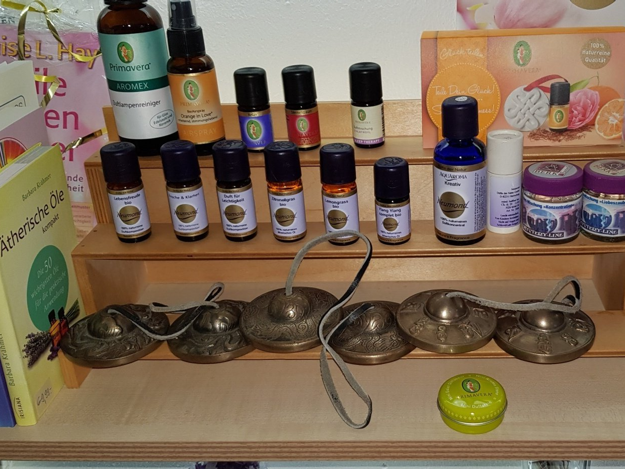 Natürliche Duftöle von Primavera und Neumond Zitrone, Orang Patchouli Lemon Lavendel Duftmischungen Duftsteine