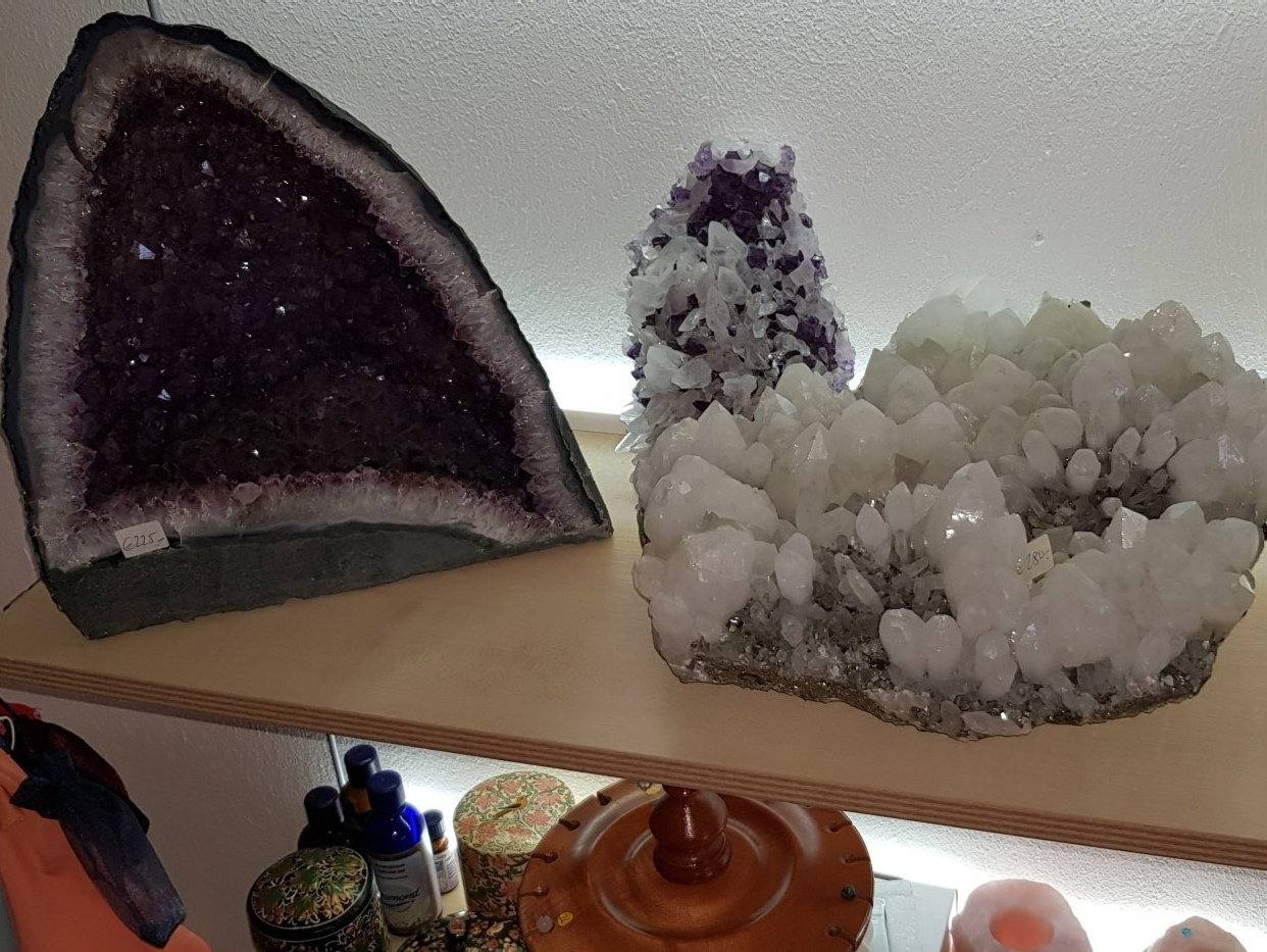 Mineralien und Edelsteine Bergkristall Amethyst Malachit, Larimar Rubin Smaragd Peridot Chalcedon Jaspis Tigerauge Karneol Aquamarin Bernstein Calcit Kunzit Rosenquarz Achat Aventurin Amazonit Granat Moqui Marble u.v.m.