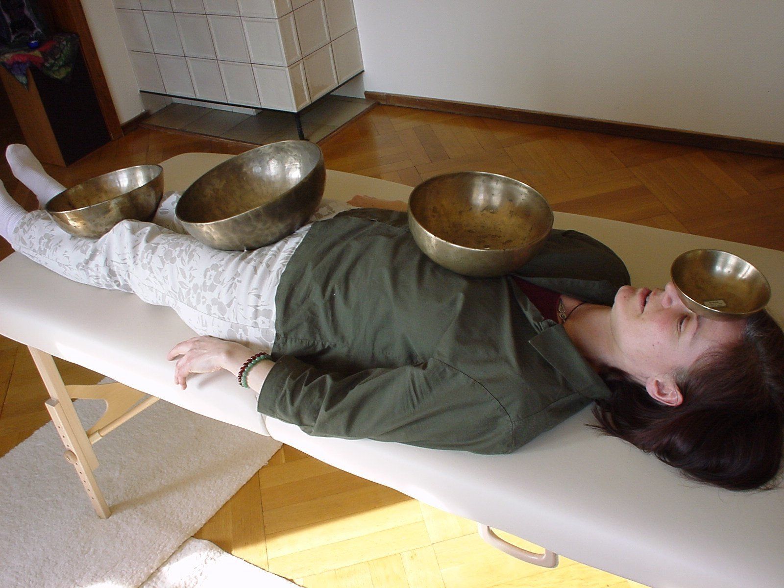 Klangschale Nadhabrahma Die Welt ist Klang Schwingungen Wasser Tibetische Klangschalen Klangmeditation Konzert Gehör Obertöne Entspannung Klöppel