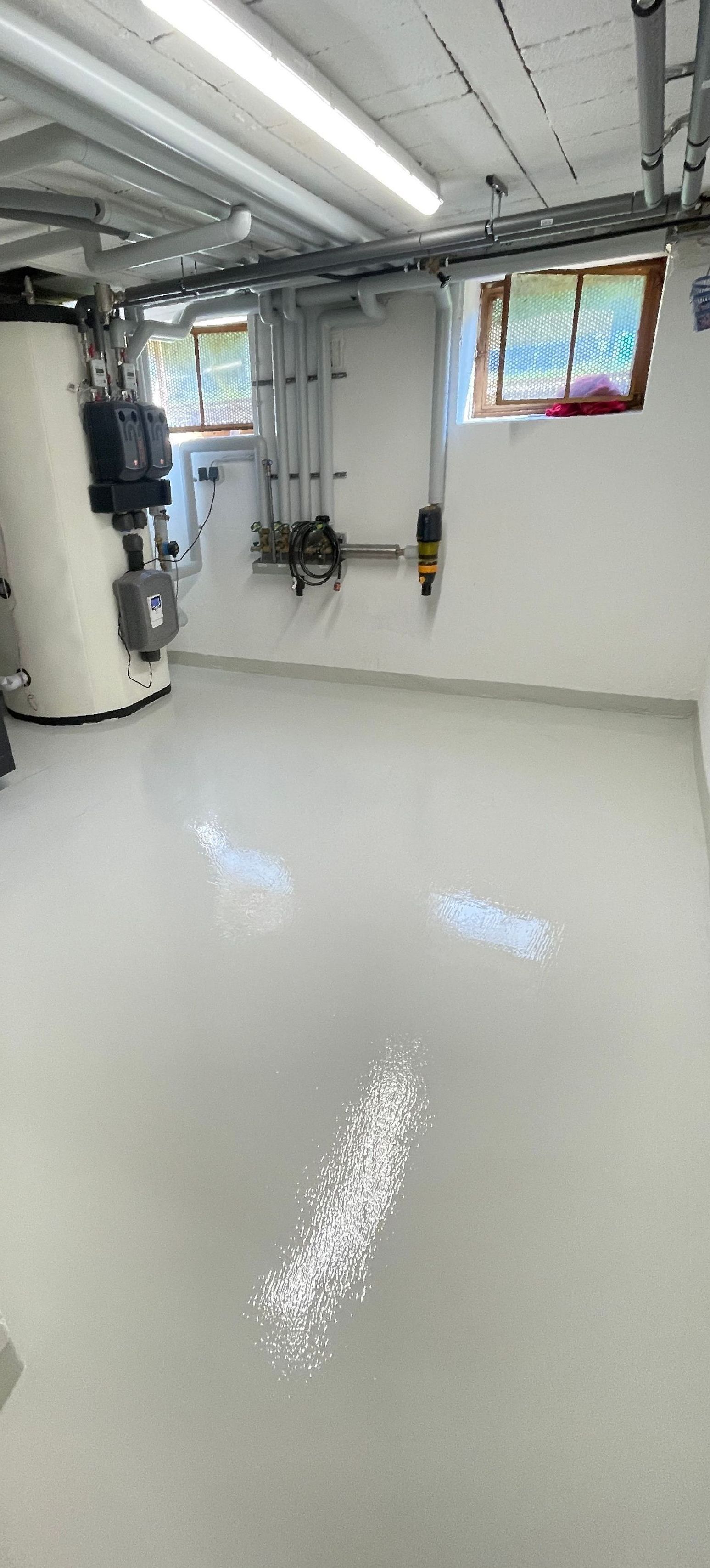 sanierung-heizungsraum-kellerboden-boden-streichen-farbe-instandsetzung-einfamilienhaus-bad-waldsee-glowka-handwerksbetrieb