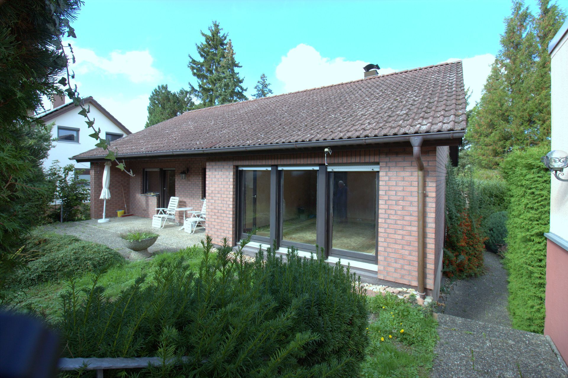 2 Familienhaus in schöner Höhenlage von Ostelheim zu verkaufen!
https://www.immobilienscout24.de/expose/162089343