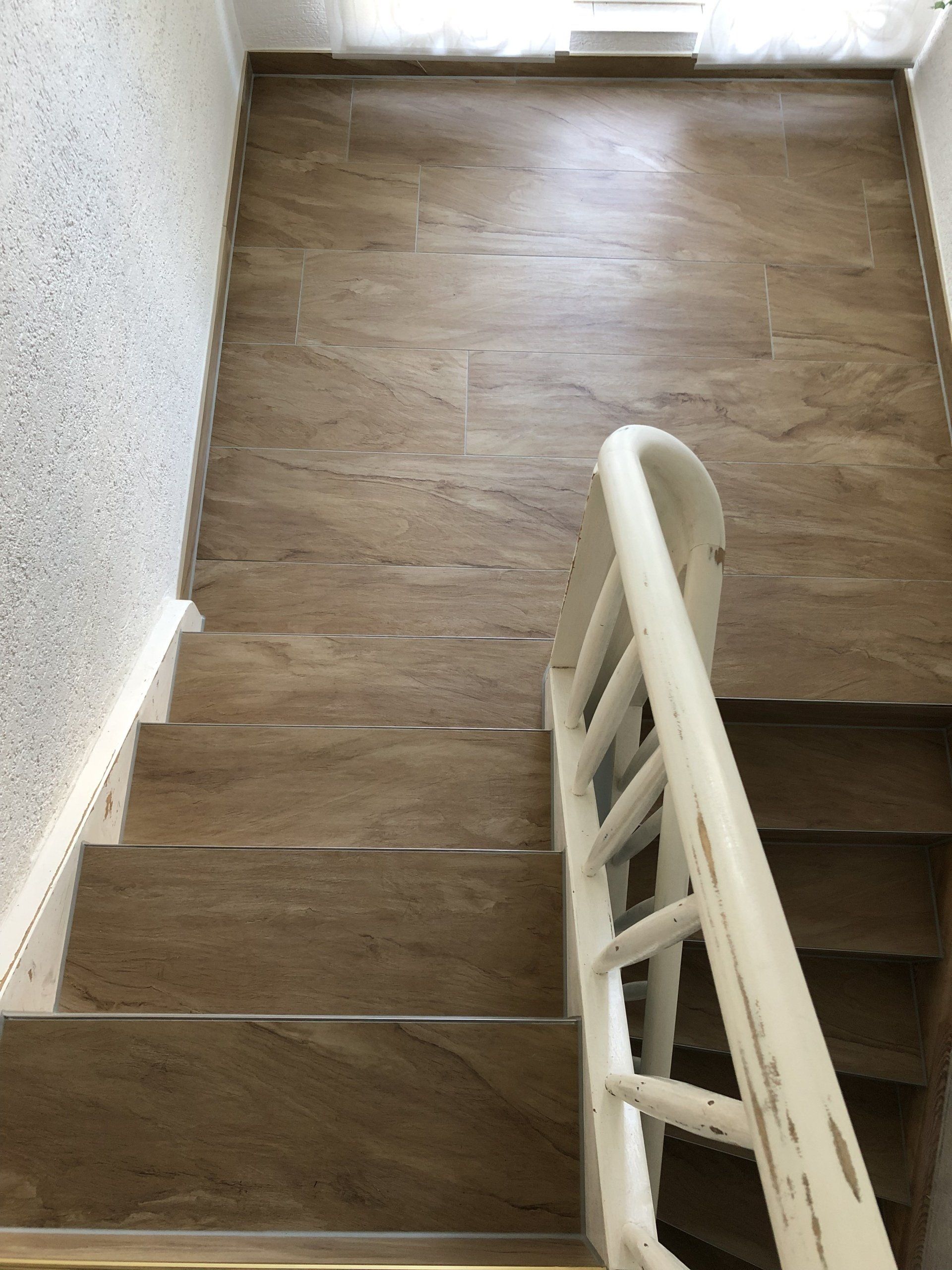 Treppe mit Feinsteinzeug in Holzoptik 30x120cm (Hochheim am Main)