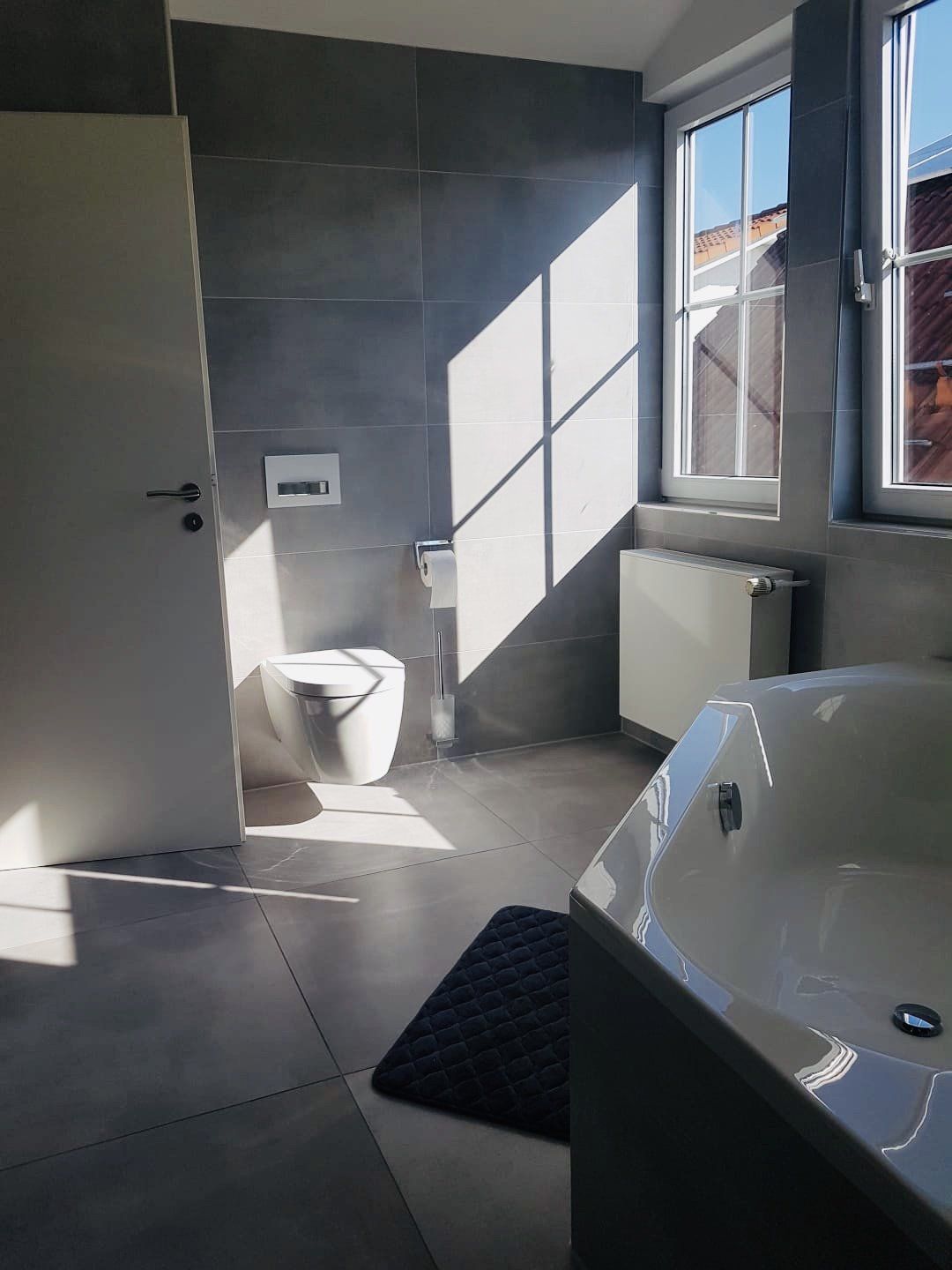 Großformatfliesen 80x80cm und 40x80cm mit Elektro-Fußbodenheizung in Bauschheim (Komplettbad)