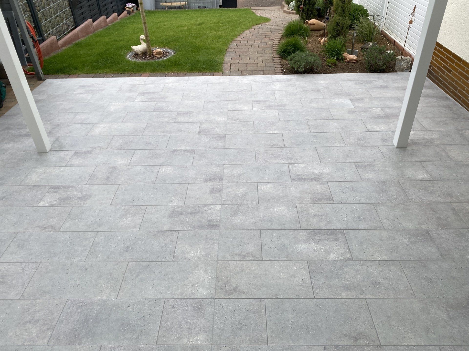 Terrasse im 1/2 Verband mit Grobkeramik / Spaltplatten in Flörsheim