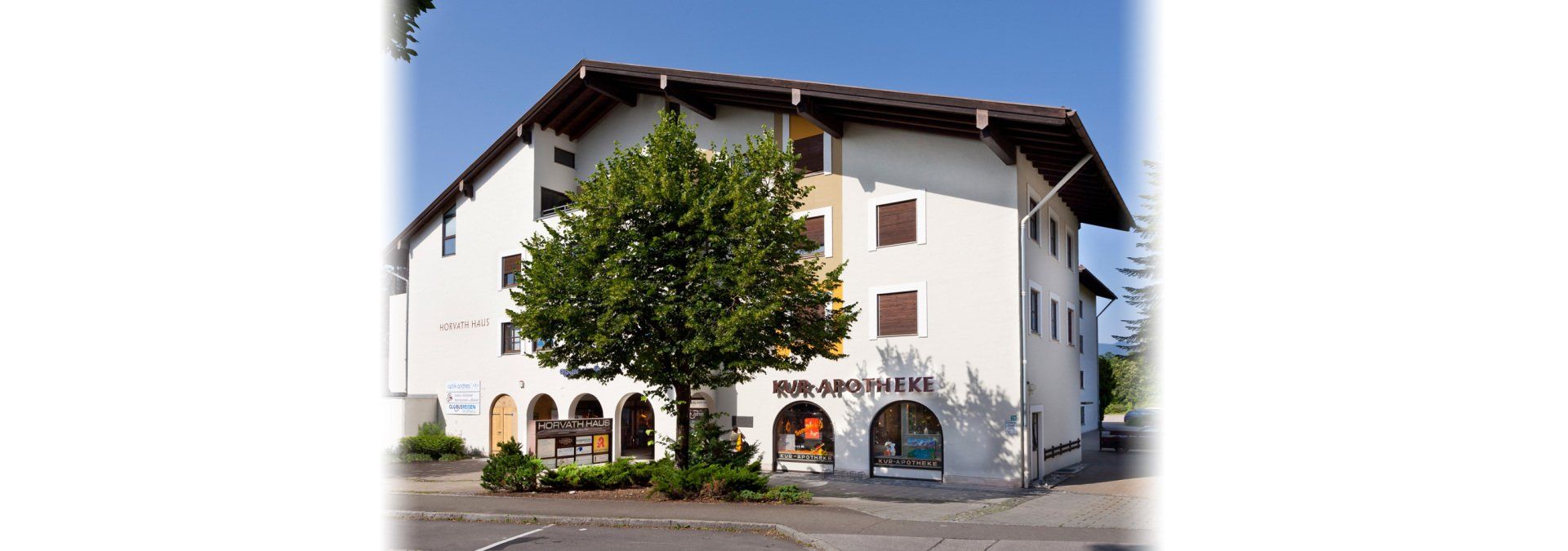Die KUR-APOTHEKE IM HORVATH-HAUS als Haus Frontansicht.
