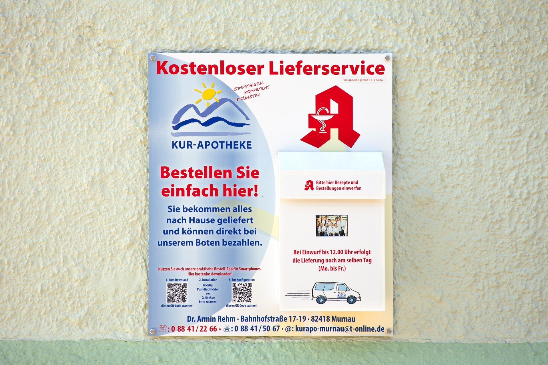 Foto des Apotheken-Briefkastens der Kur-Apotheke Murnau, am Gebäude der Praxis in Eschenlohe.