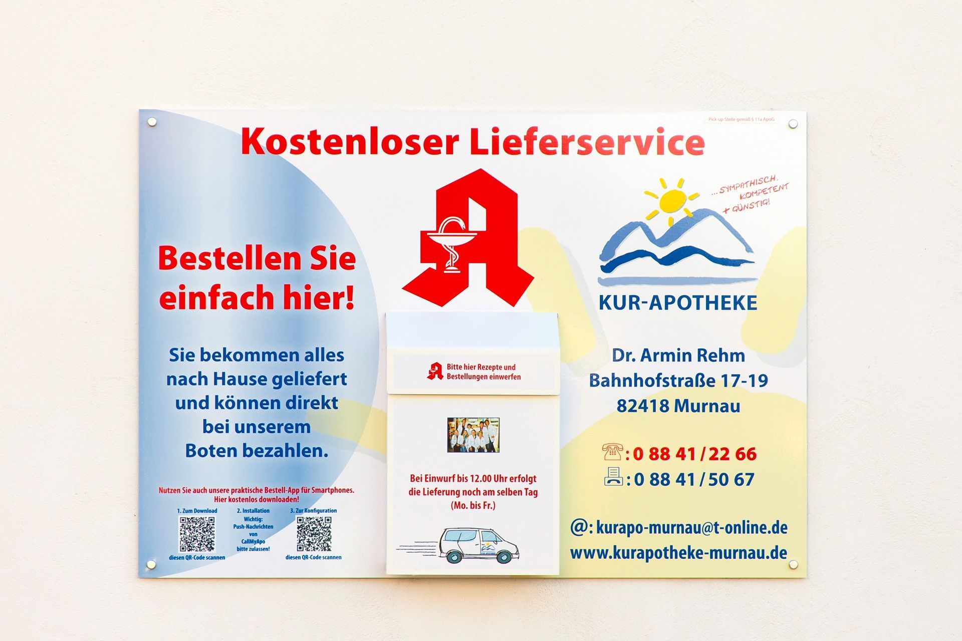 Apotheken-Briefkastens an der Hauswand der Praxis Hausarzt Oberland in Ohlstadt.