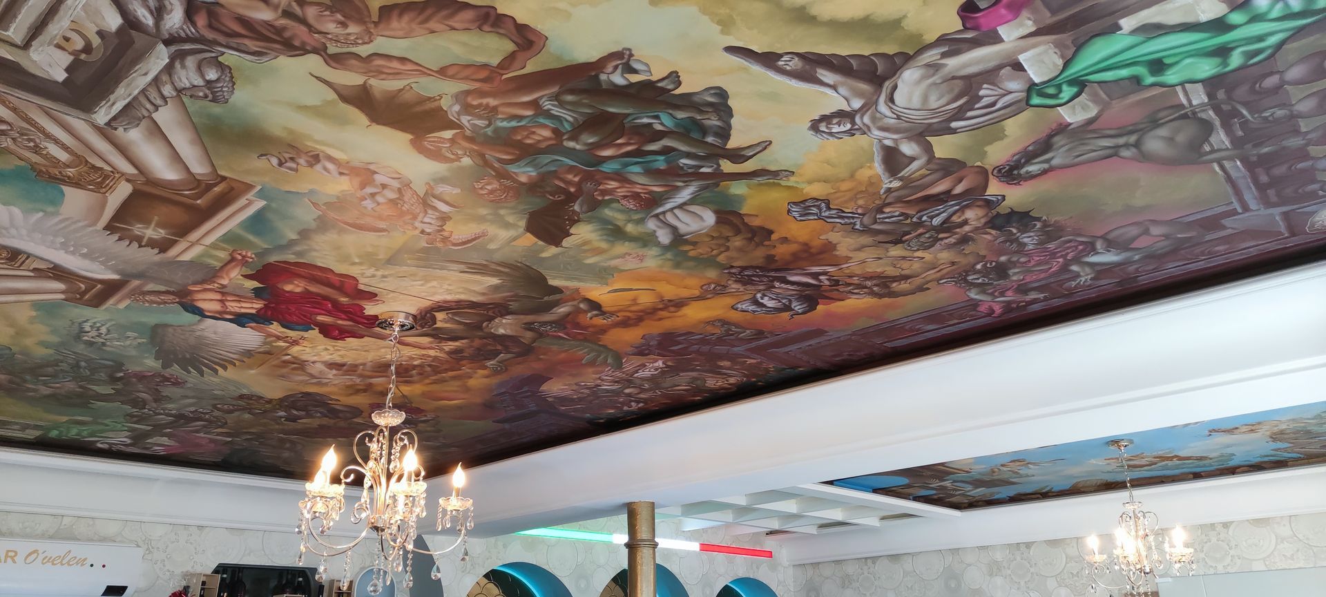 Kunst aus Frankfurt am Main. Drew Camell malt sehr aufwendige und beeindruckende Deckengemälde welche auf dem internationalen Kunstmarkt einmalig sind.