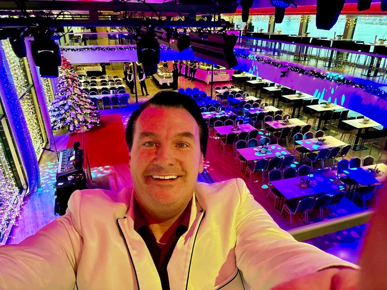 Alleinunterhalter Keyboarder Karl bei der KD Düsseldorf im November Dezember 2023 - Phantastische Musik in einem unvergleichbaren Ambiente Alleinunterhalter Keyboarder Karl bei der KD Düsseldorf im November Dezember 2023 - Phantastische Musik in einem unvergleichbaren Ambiente