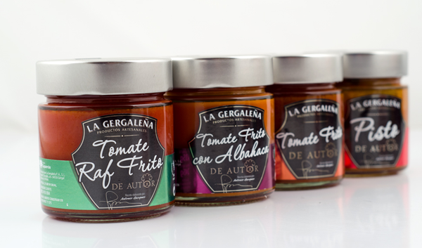 Etiqueta para bote de tomate con troquel especial.