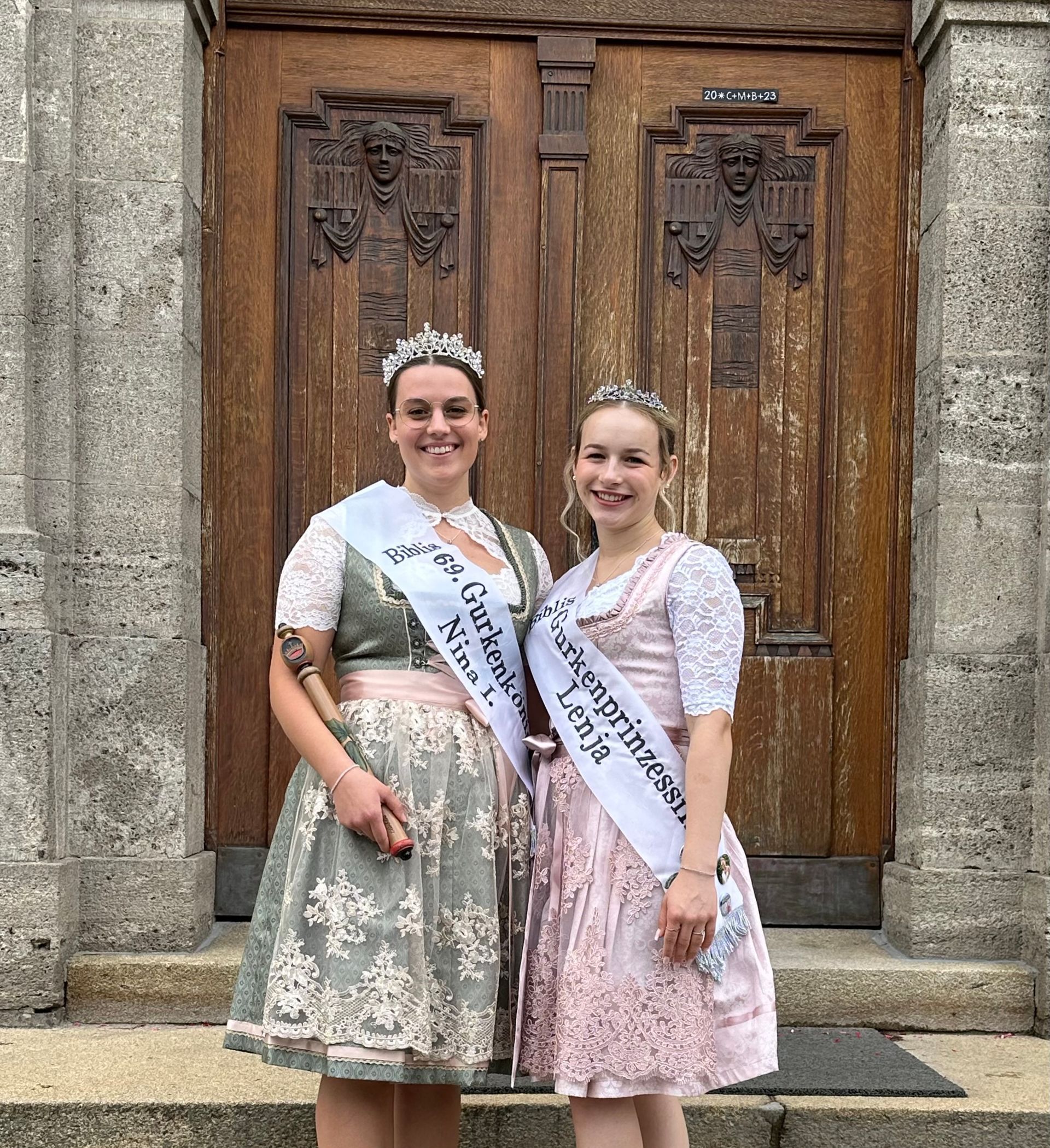 Gurkenkönigin Nina I. mit Prizessin Lenja in Nittenau