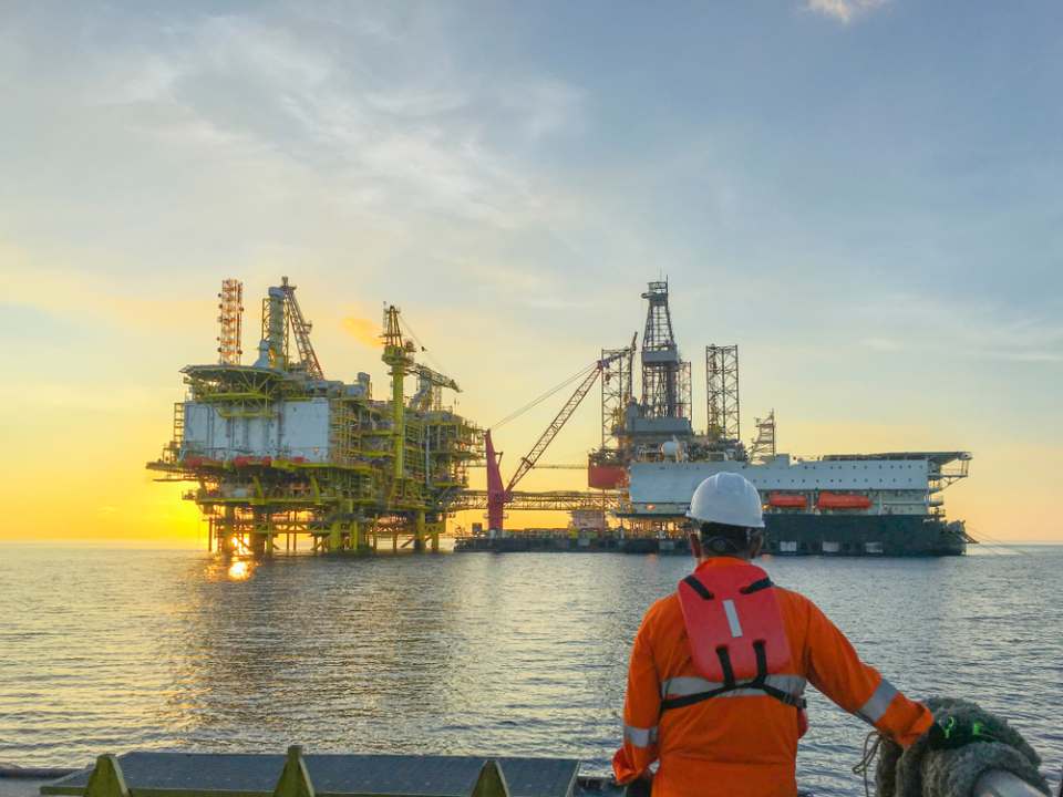 fotografía plataforma petrolífera