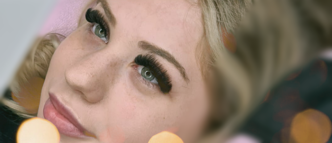 Model mit Lash Extensions in Bremen Wimpernverlängerung Bremen - Volumentechnik
