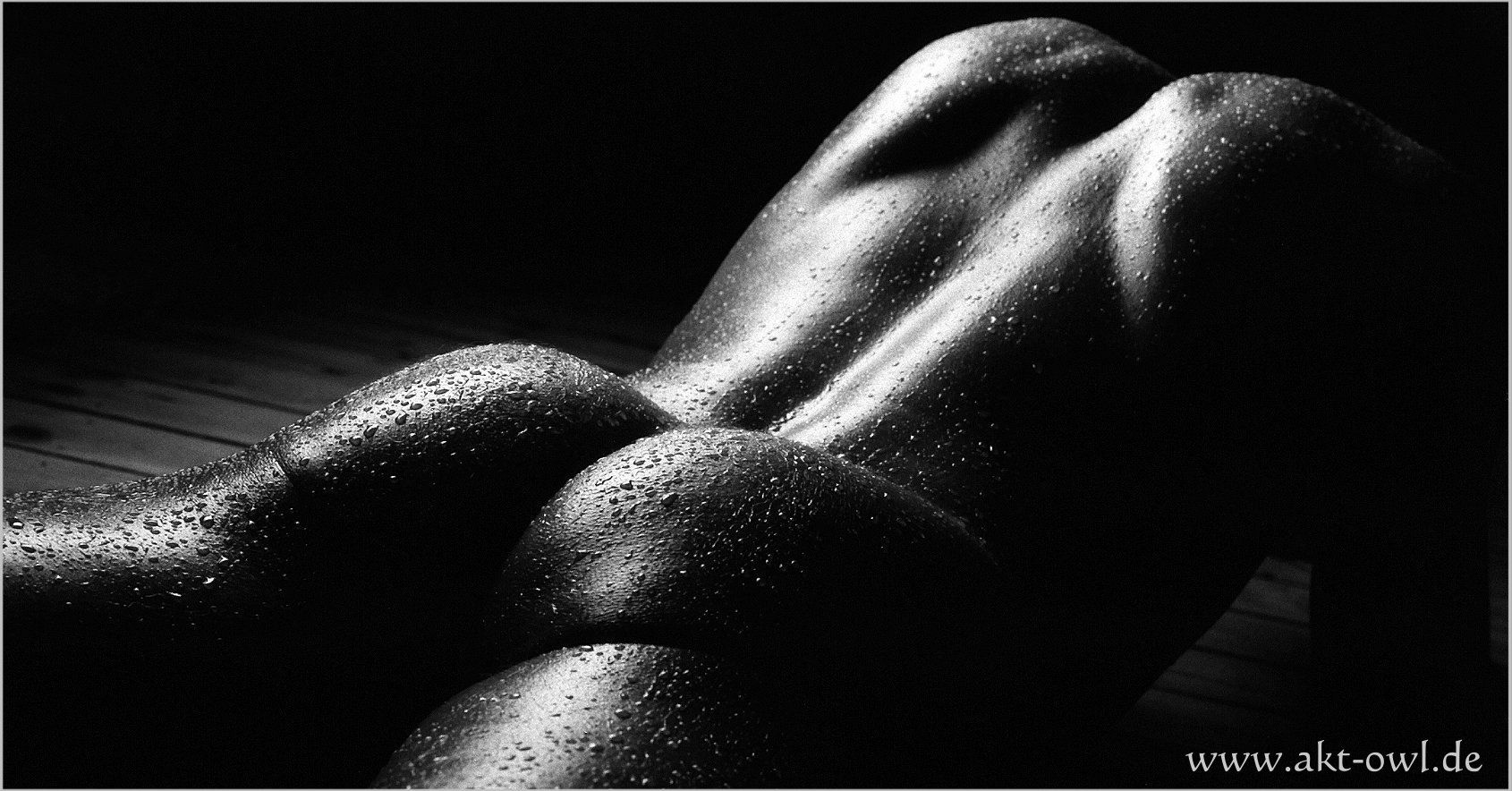 Für weitere Bilder und Infos einfach das Bild anklicken ! Männerakt
Aktfotografie Bielefeld
Andreas Siekmann