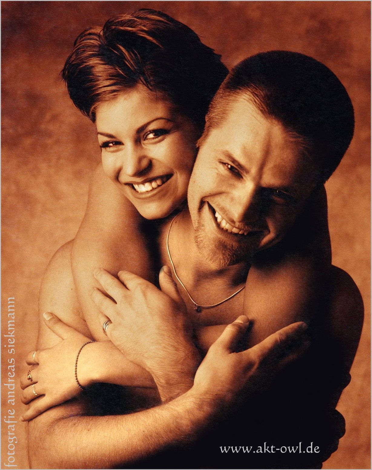 Für weitere Bilder und Infos einfach das Bild anklicken ! Aktfotografie für Paare
Andreas Siekmann
Bielefeld
Erotik-Fotografie
Aktfotograf Bielefeld