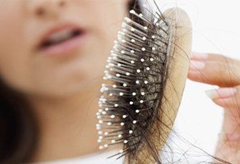 Chimiothérapie, comment bien se préparer à la chute des cheveux?
