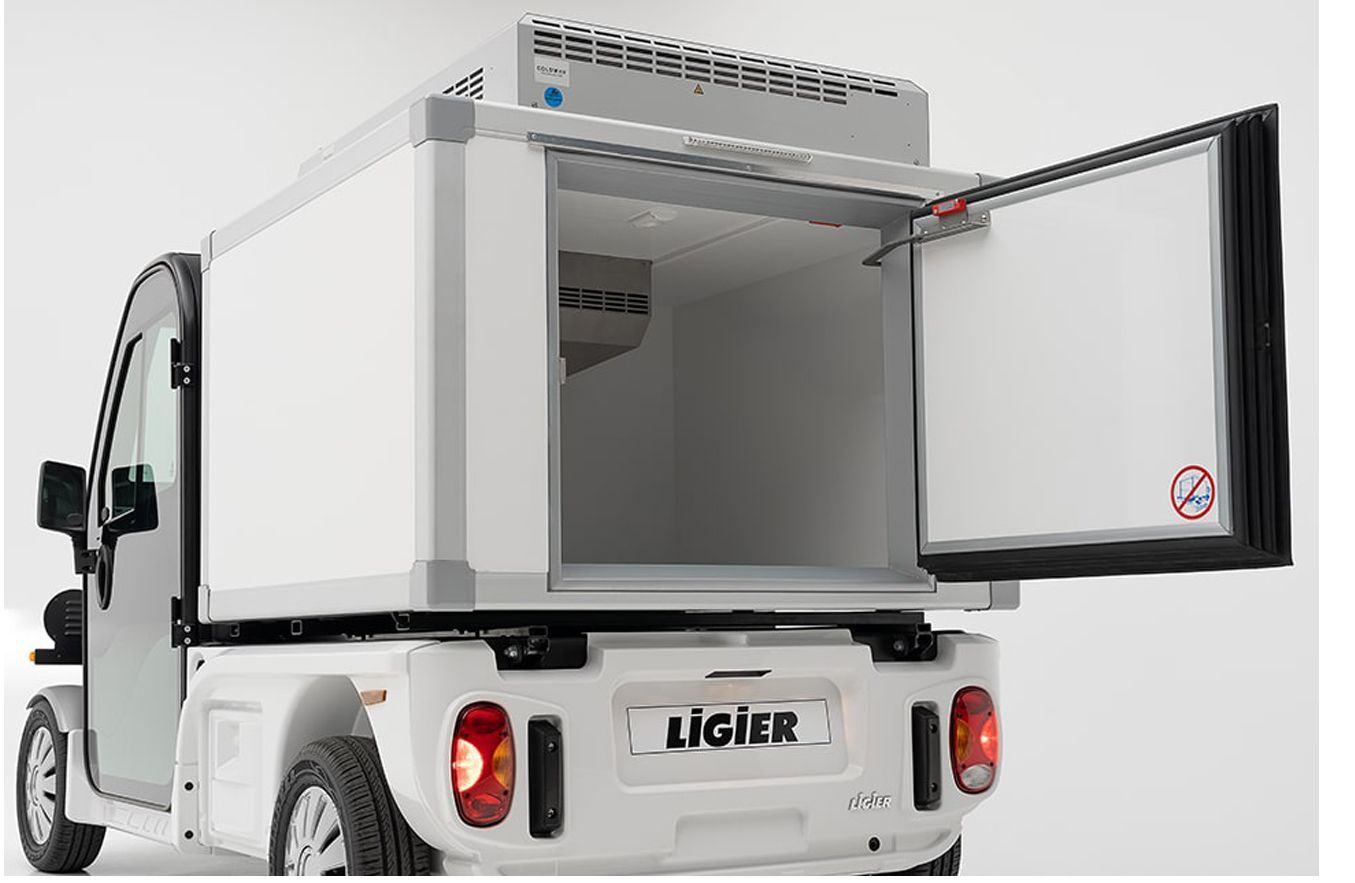 Pulse4 passt sich Ihren Bedürfnissen an!
Ob kippbare Pritsche, Savoyardenplane, Müllcontainer ... sind nur einige Heckkonfigurationen, die Ihnen mit einem einzigen Elektrofahrzeug eine Vielzahl an Einsatzmöglichkeiten bieten.