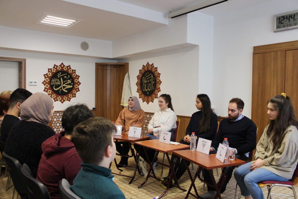 Jugendliche im Gespräch Jugendliche im Gespräch