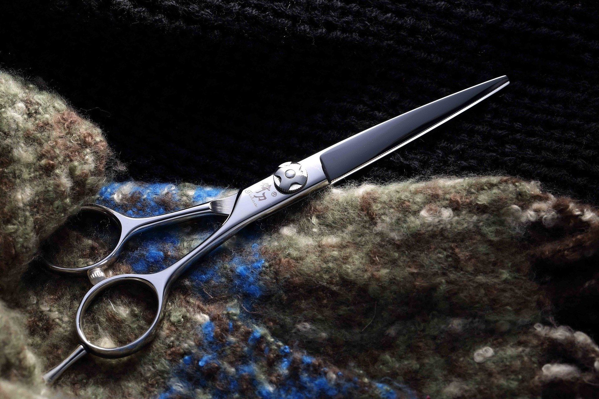 paire de ciseaux coiffure énergétique