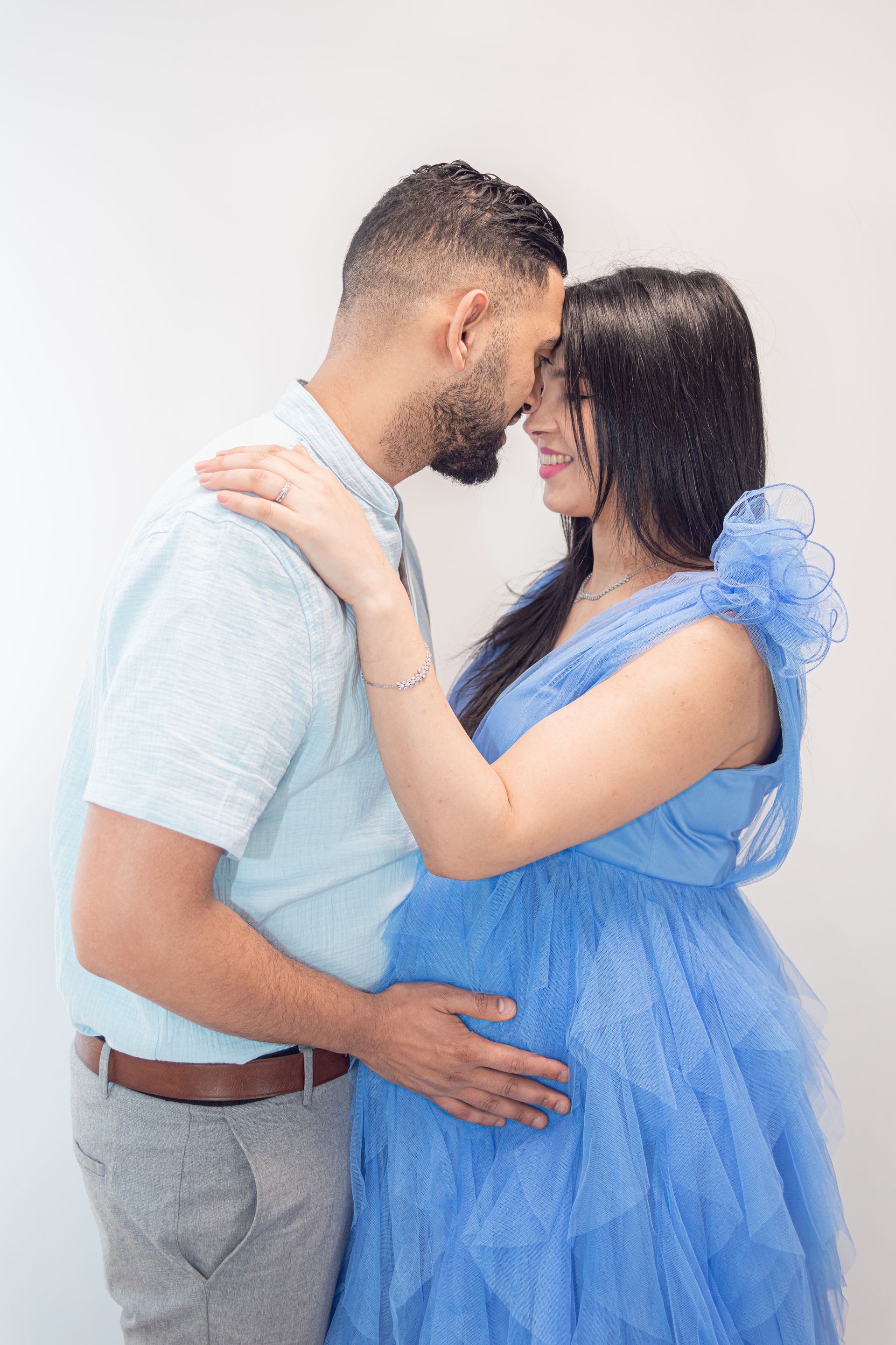 Photographe de grossesse en studio photo à Saint-Etienne