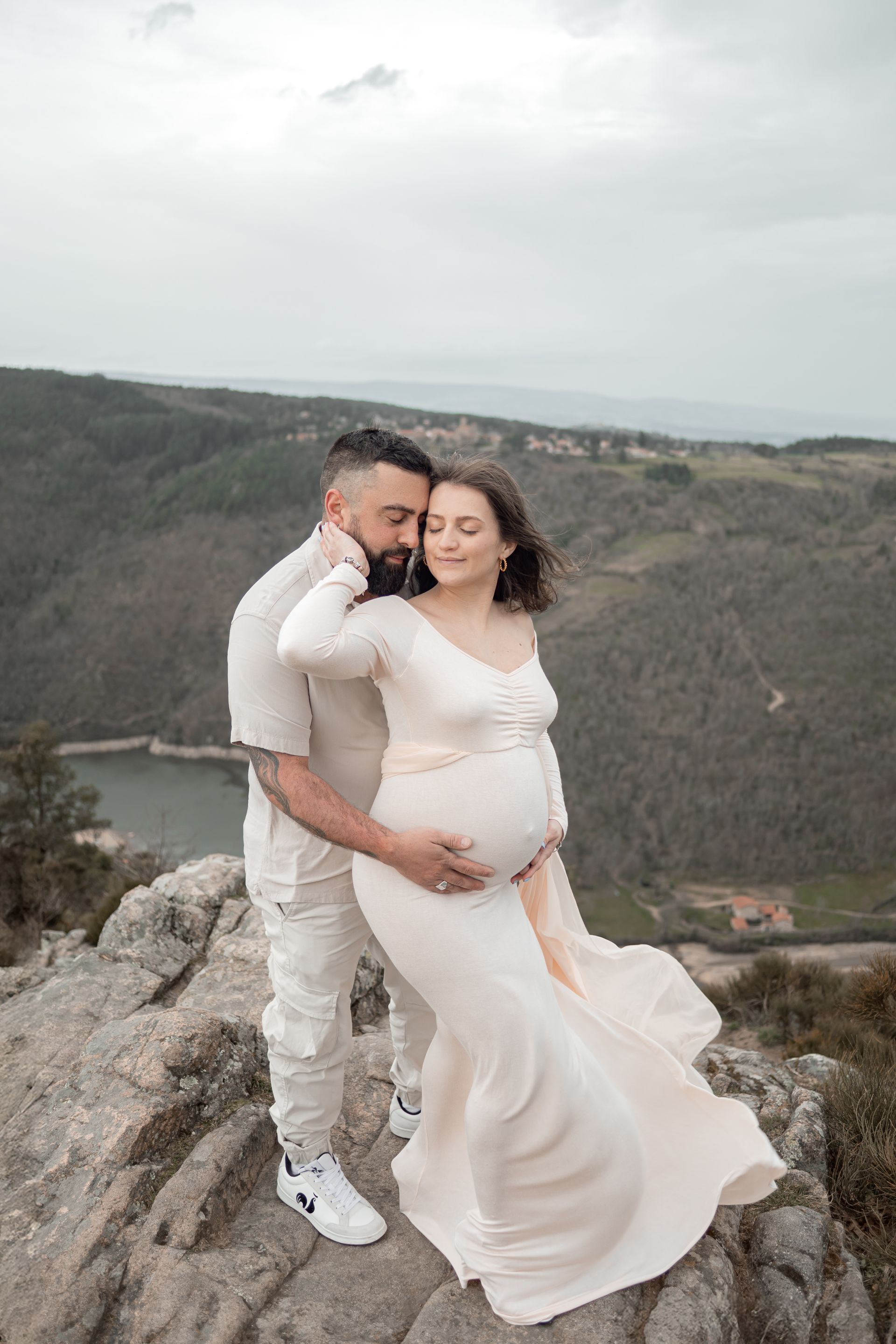 Photographe de grossesse en exterieur à Saint-Etienne