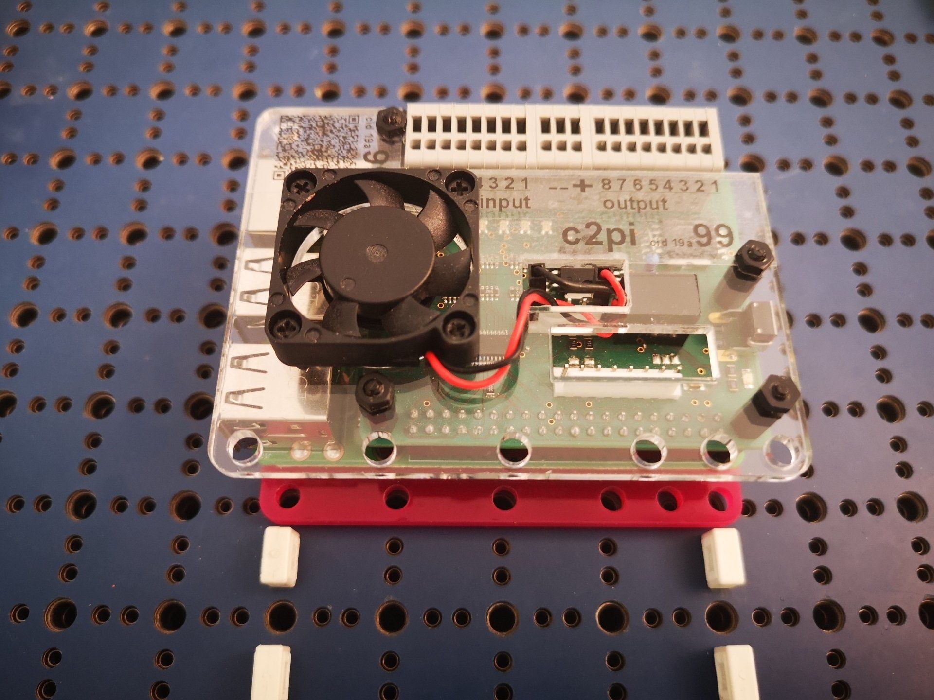 C2Pi 258e verbaut mit Raspberry Pi und Kühler