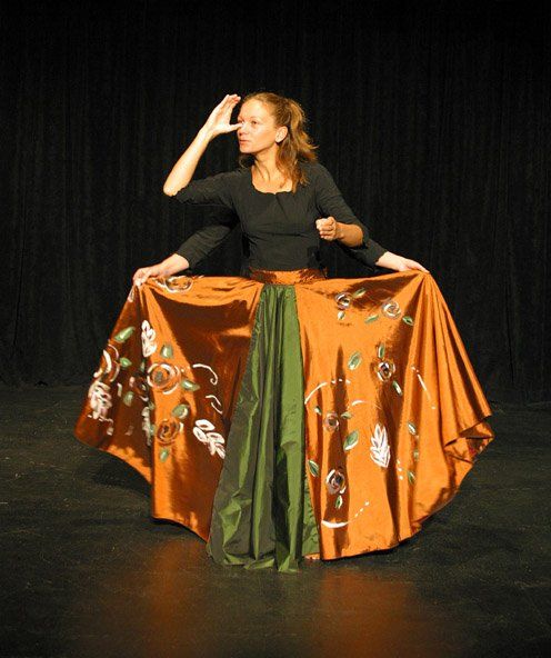 Pas si poupée que ça spectacle langue des signes bilingue Anne Lopez Sophie Mazin