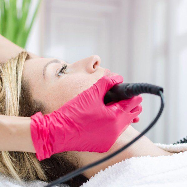 Mit der Radiofrequenztherapie bei Wieners und Pantlen zu einem frischeren Aussehen Radiofrequenztherapie in Berlin bei Wieners und Pantlen