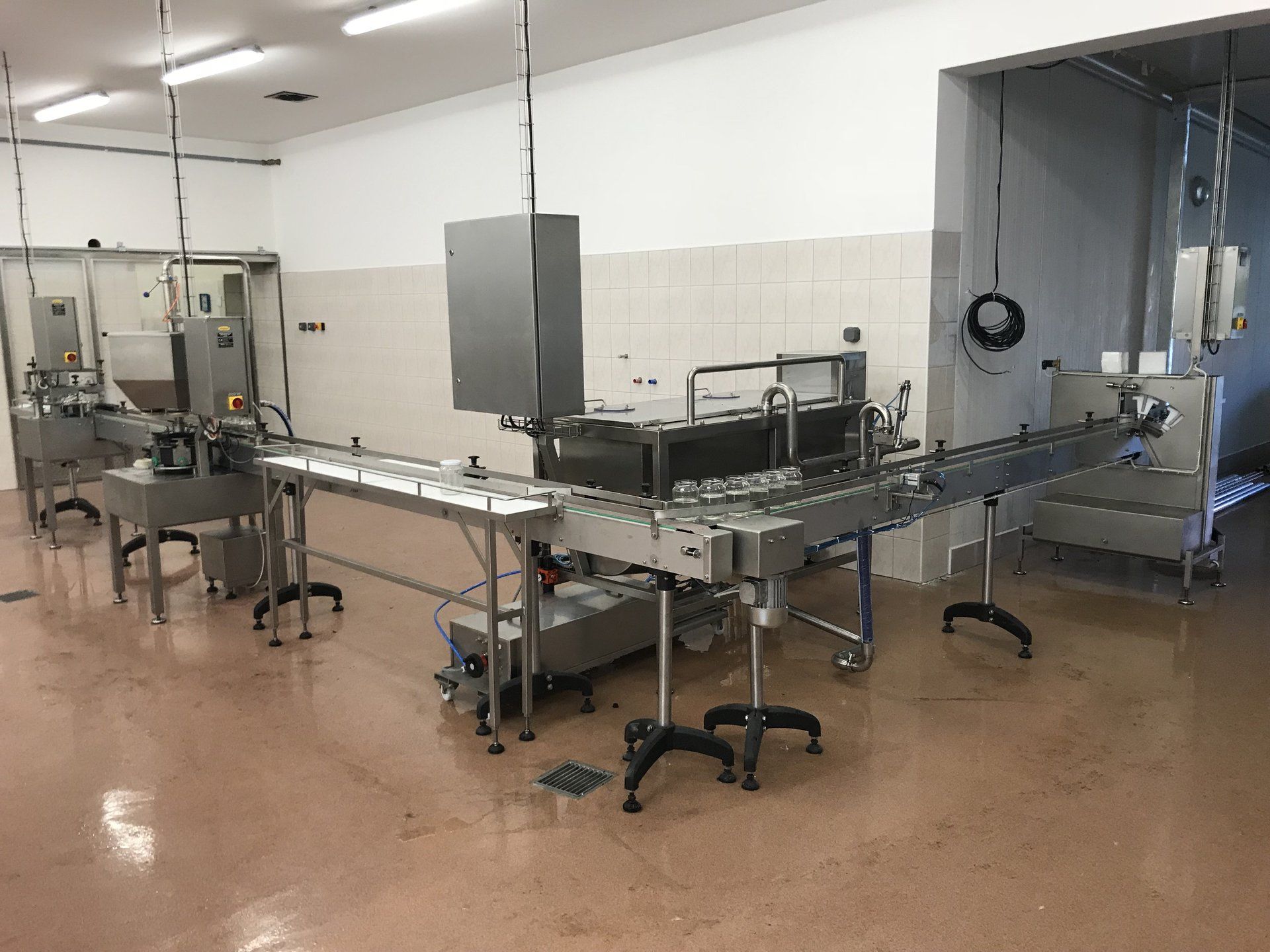 Filling equipment for food in glass, production of meals, convenience food, canning, vegetable filling machine Filling equipment for food in glass, production of ready meals, convenience food, canning, vegetable filling machine