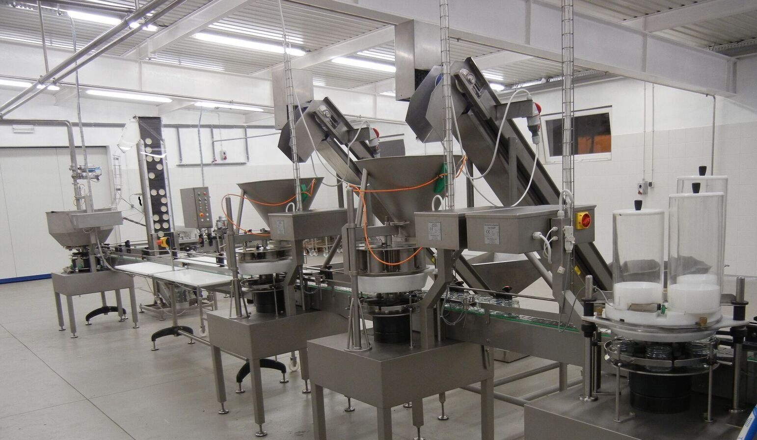 Automatisierung in der Abfülltechnik: Maßgeschneiderte Lösungen für die Lebensmittelindustrie