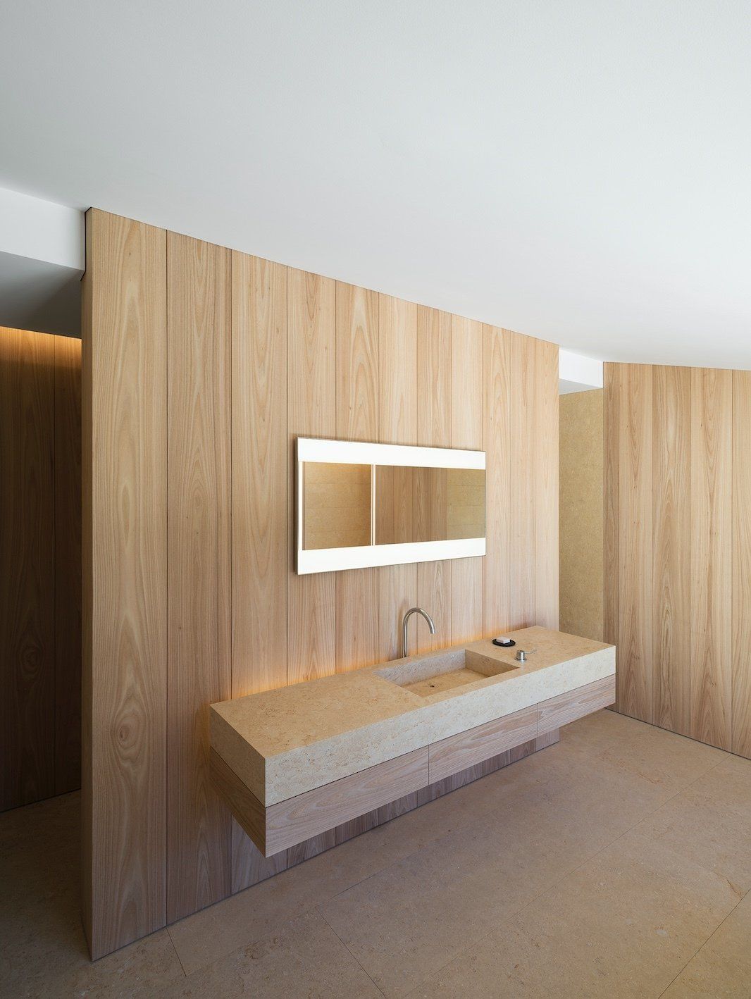 St Tropez Villas John Pawson Giallo Dorato basin - Vicenza stone